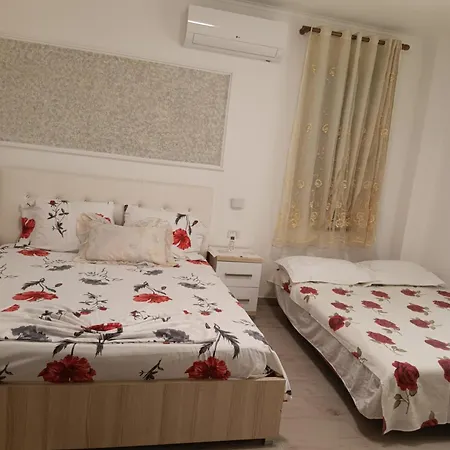 Donika Gjoshi Apartamento *